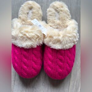 J. Crew womens size 7 Cable-knit scuff slippers. New in bag. Tags on. Save 90%!
